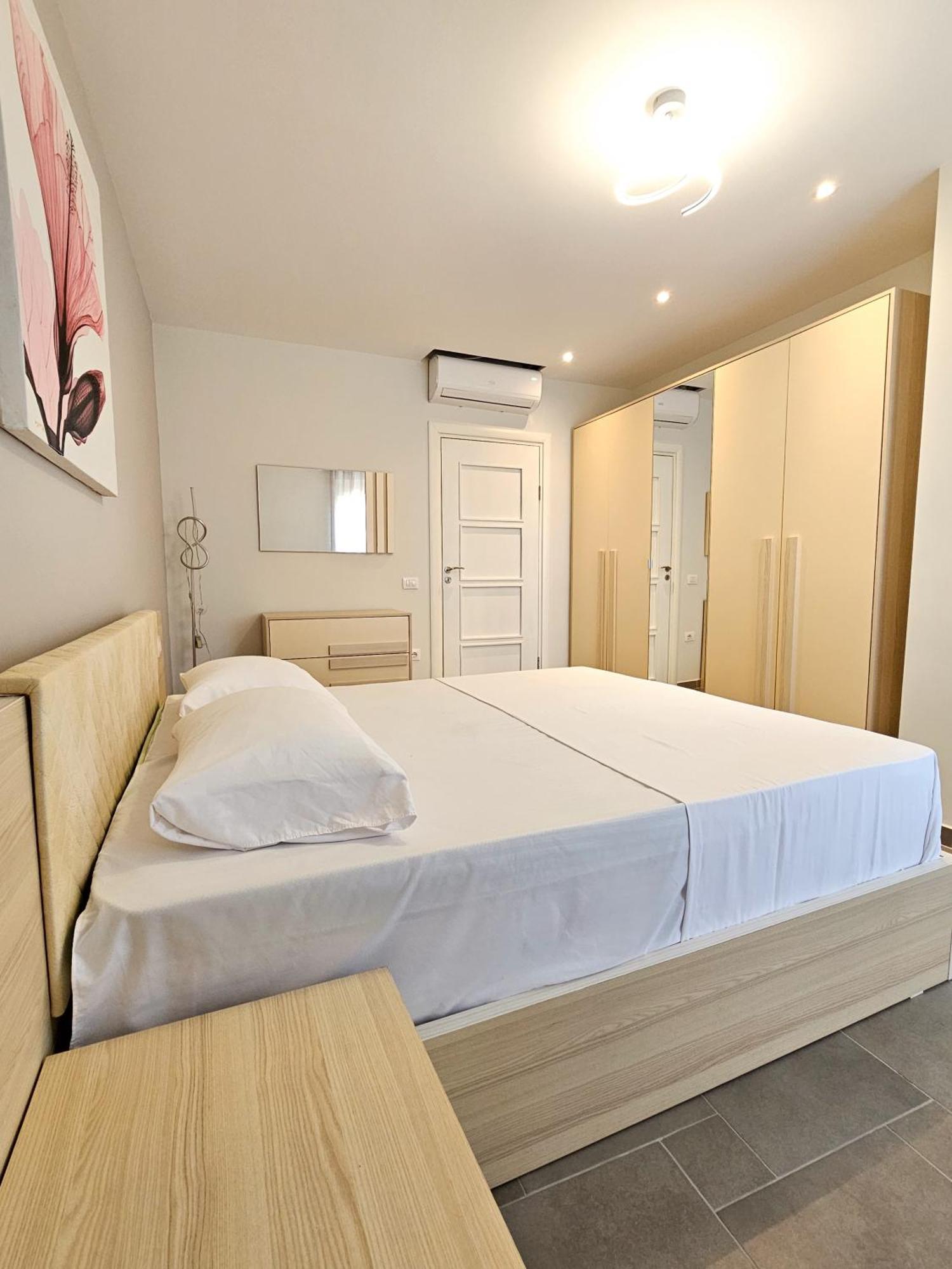 Sea View Apartments Дуррес Екстер'єр фото