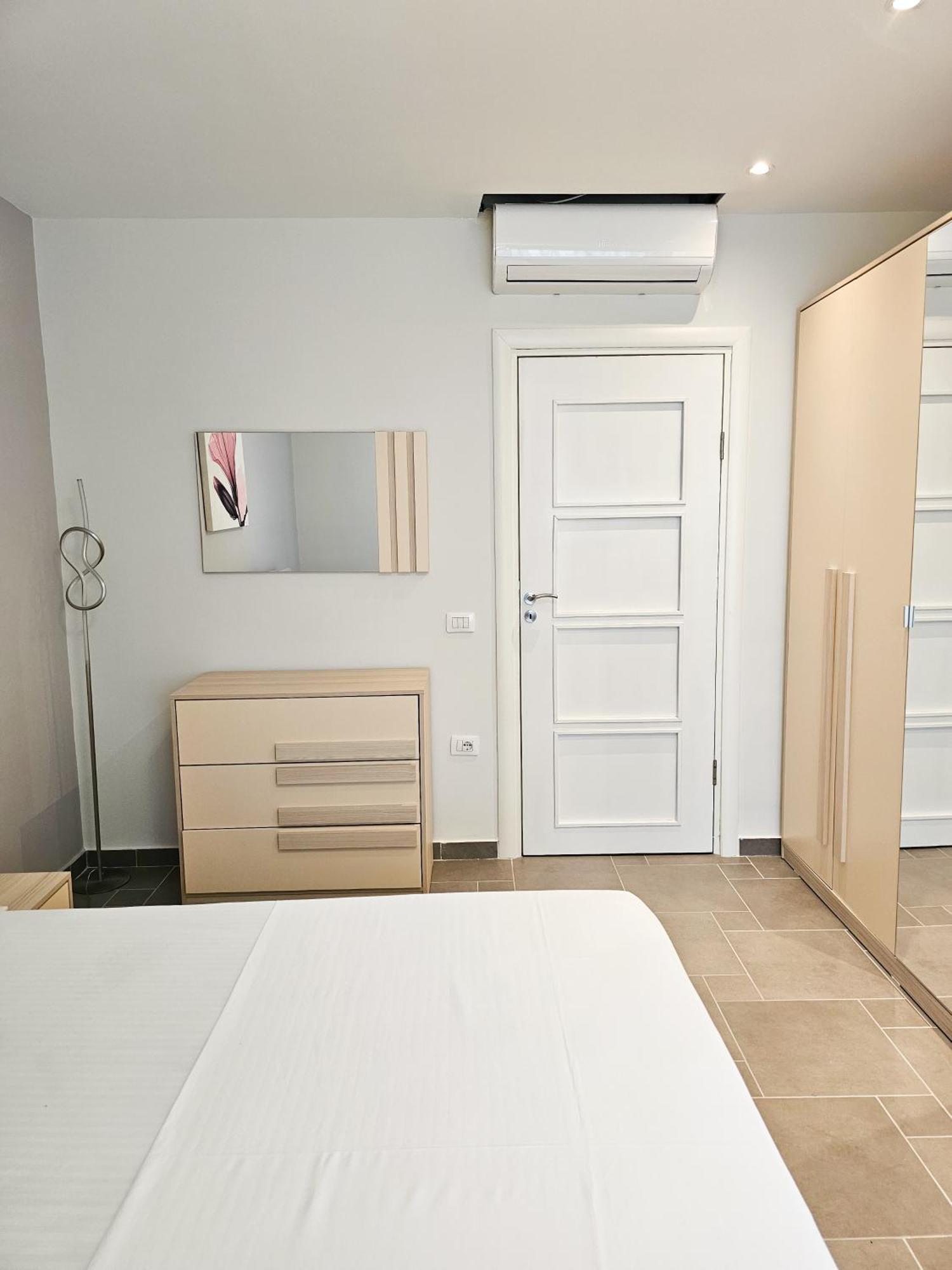 Sea View Apartments Дуррес Номер фото